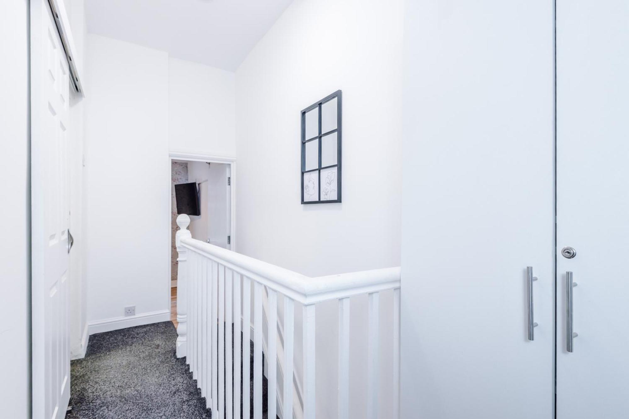 4 Bedroom Victorian House แมนเชสเตอร์ ภายนอก รูปภาพ